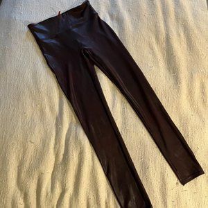 Wine liquid faux leather leggings